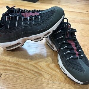 Nike Air Max 95 Red and Black Sneakers size 11